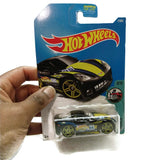 Hot Wheels C6 Corvette 8/10 Tooned, Black and Yellow, NEW