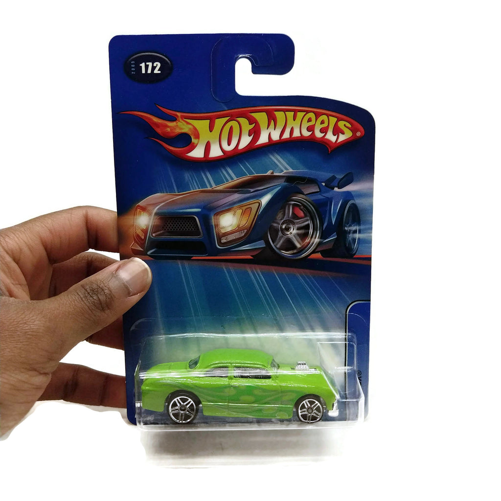 Hot Wheels Cars Shoe Box, #172, Green, NEW